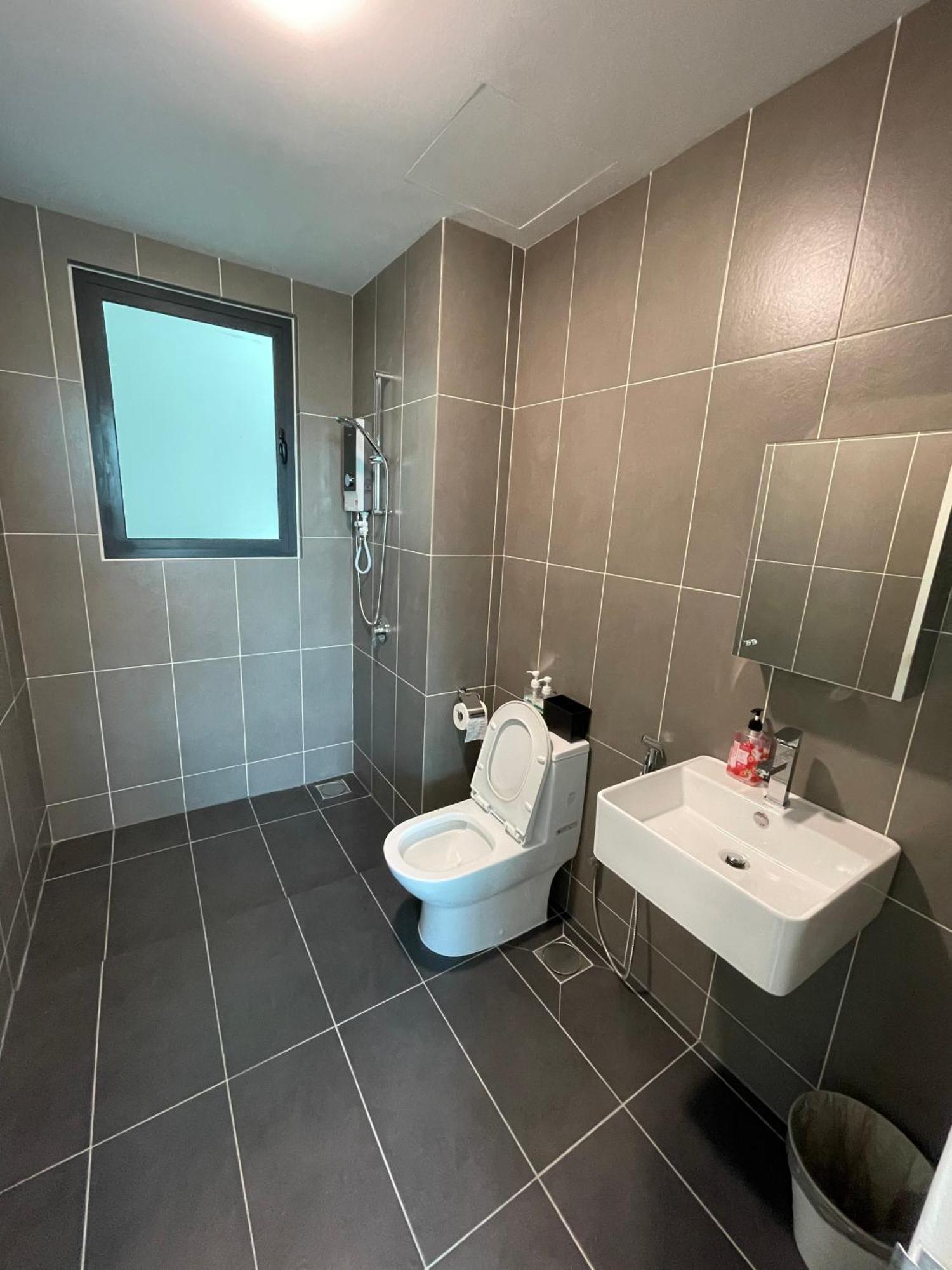 Greenfield A Sunway Subang 10 Pax 3r2b With Internet *
