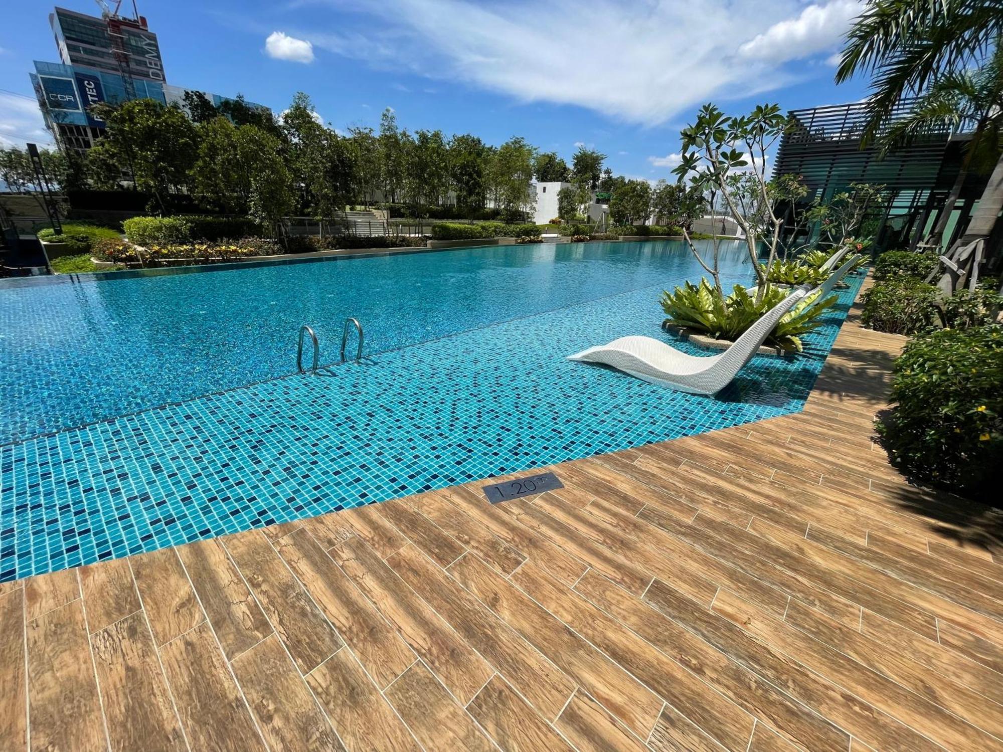 Greenfield A Sunway Subang 10 Pax 3r2b With Internet * Petaling Jaya